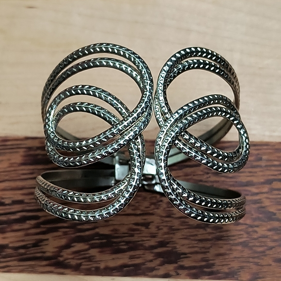 Open Cuff Bracelet Silver Tone - Picture 6 of 12